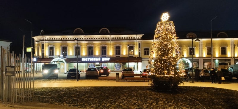 Снежинки, шары и новые елки: Серпухов готовится к празднику