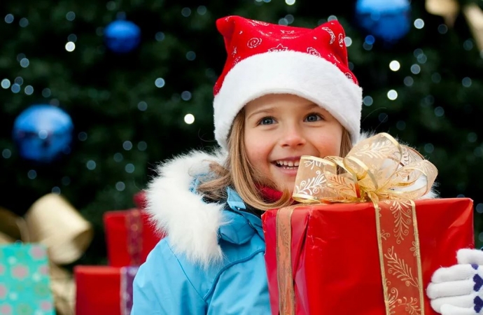 В Серпухове организованы пункты выдачи новогодних детских подарков