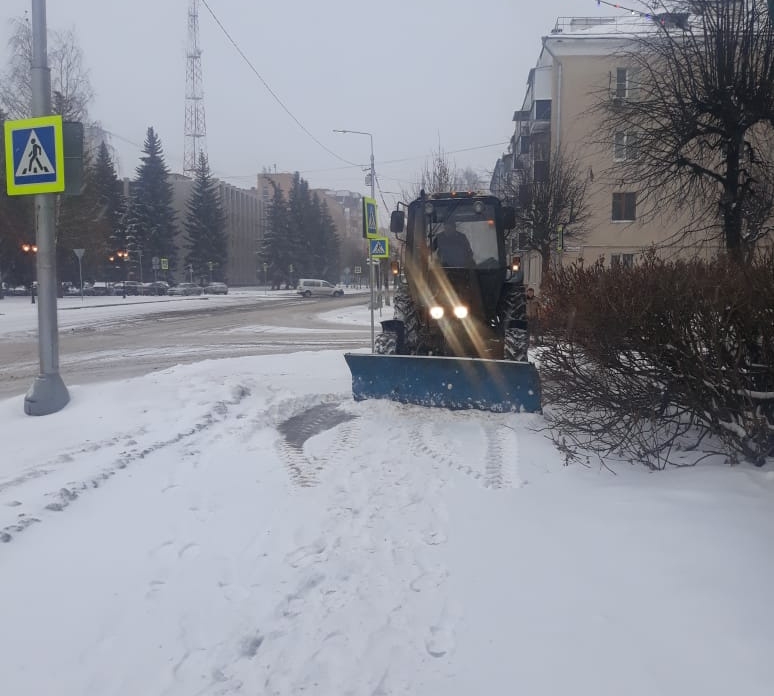Работники коммунальных служб вышли на уборку снега в городском округе Серпухов