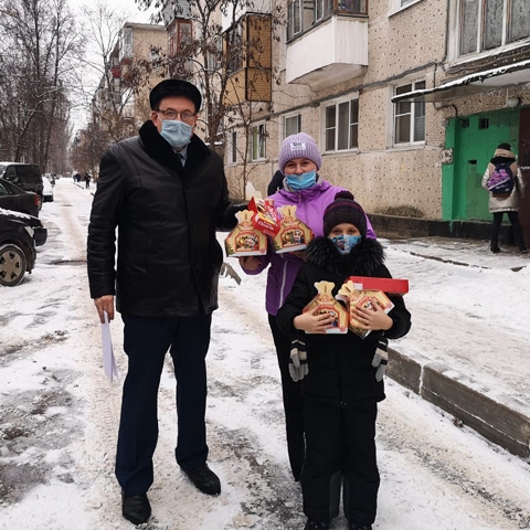 Новогодние подарки детям из многодетных семей от Андрея Голубева