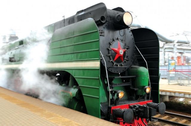 12 декабря на железнодорожный вокзал Калуга-1 прибудет ретропоезд, который доставит туристов в Новогоднюю столицу России 2021