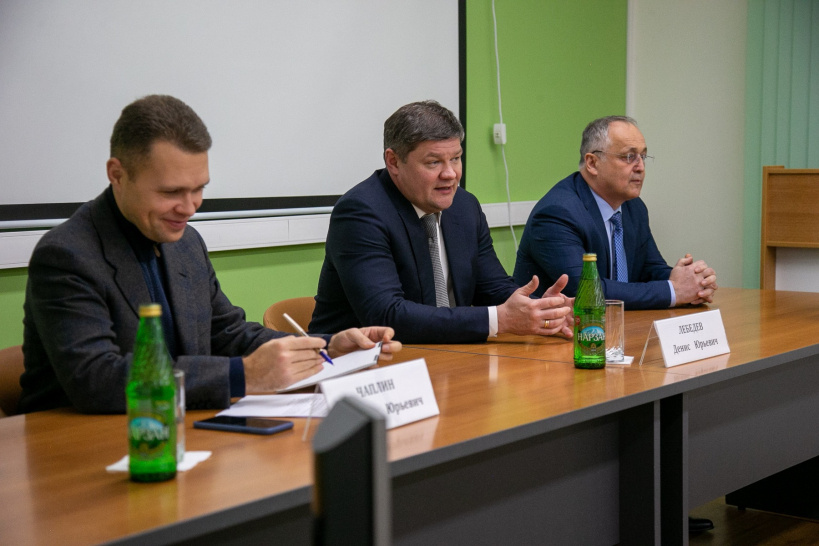 Первый зампред председателя Мособлдумы и глава округа встретились с коллективом Коломенского перинатального центра
