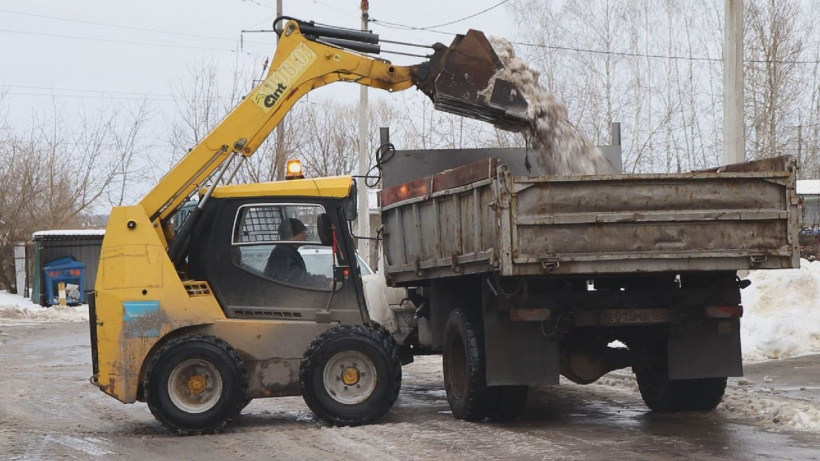 В Егорьевске продолжают уборку города от снега