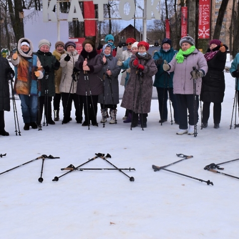 В Егорьевске возобновились мастер‑классы по скандинавской ходьбе