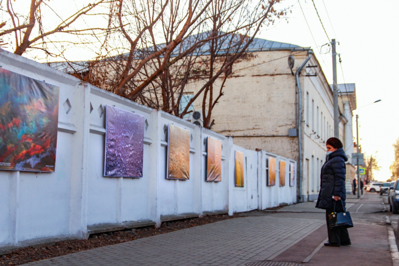 В Коломне работает уличная выставка «Искусство без границ»