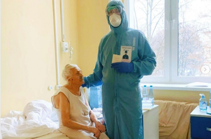 Коломенских пациентов с коронавирусом в «красной зоне» посетил священник