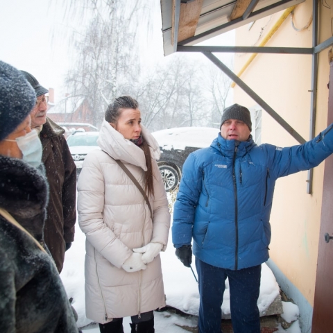 Жителям домов по улицам Полянской и Толстого представили проект комплексного благоустройства двора