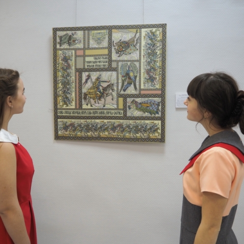 Ореховозуевцы могут увидеть авторские платки на выставке «Искусство в квадрате»