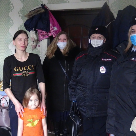 Полицейские и общественники провели профилактический рейд по неблагополучным семьям в Егорьевске