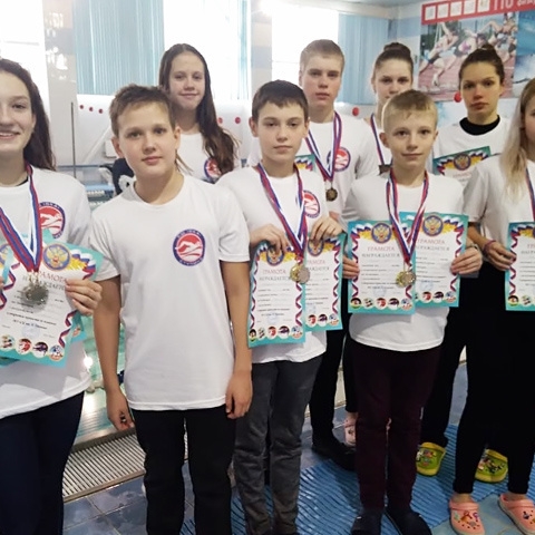 25 медалей привезли ступинские пловцы с соревнований в Озёрах