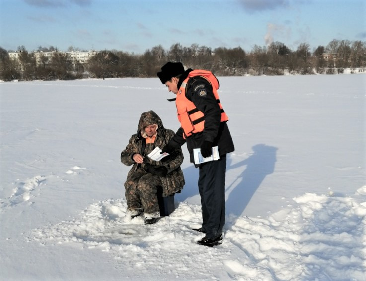 Лед тоньше, опасность выше: спасатели округа ежедневно проводят рейды на Клязьме