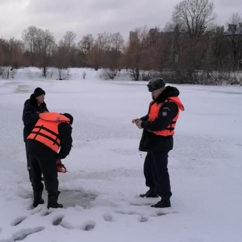 На егорьевских водоемах критический уровень толщины льда