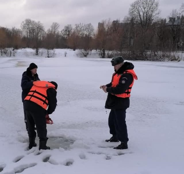 На егорьевских водоемах критический уровень толщины льда