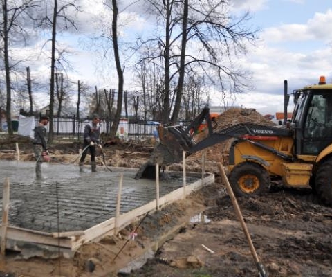 В парке Серпухова продолжаются работы по благоустройству