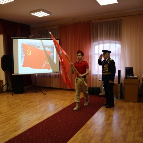 В Георгиевской гимназии прошла патриотическая акция «Знамя Победы»