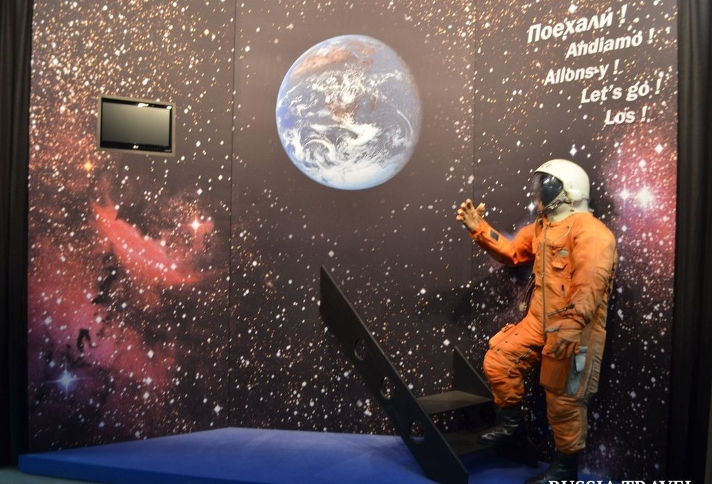 Ко Дню космонавтики в Обнинске открылась фотовыставка на пр. Маркса. на Аллее Победы появилась Экспозиция, посвящённая Юрию Гагарину