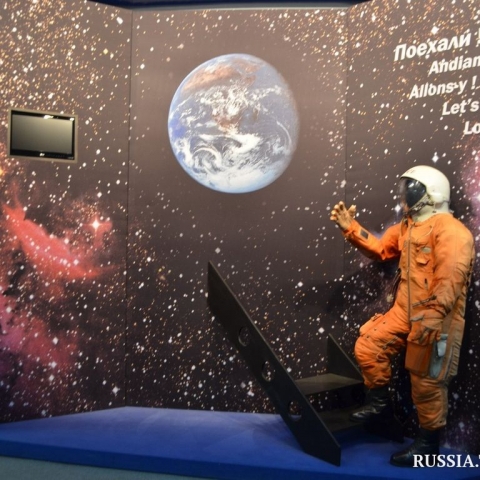 Ко Дню космонавтики в Обнинске открылась фотовыставка на пр. Маркса. на Аллее Победы появилась Экспозиция, посвящённая Юрию Гагарину