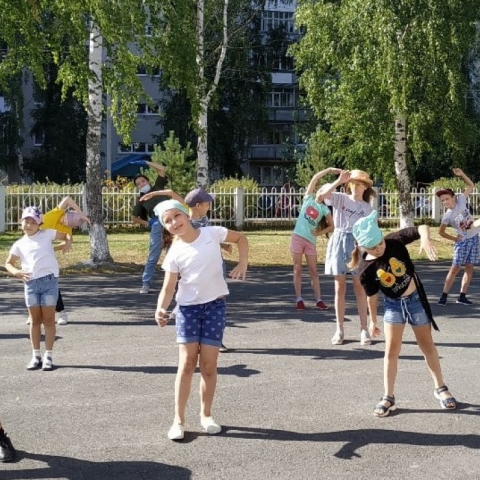 В настоящее время в Обнинске около трех с лишним тысяч школьников подали заявки на посещение лагерей дневного пребывания