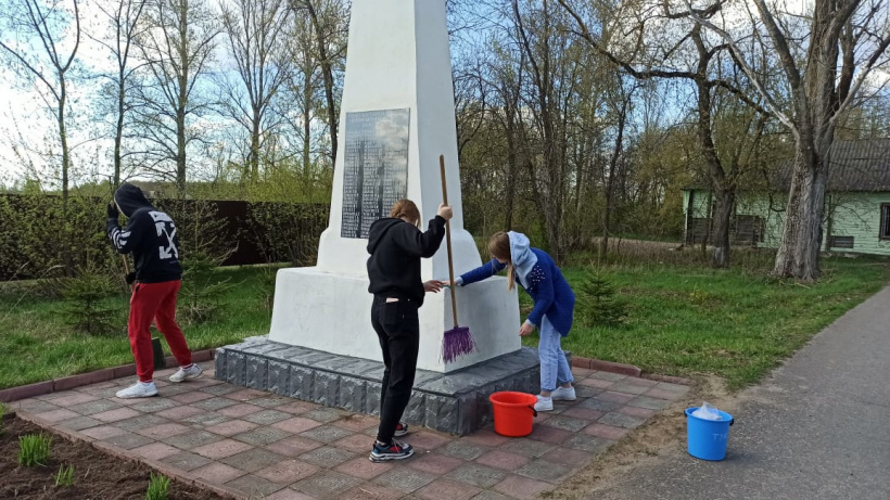Память храним: в селе Смолево и деревне Новое активисты привели в порядок памятники погибшим воинам
