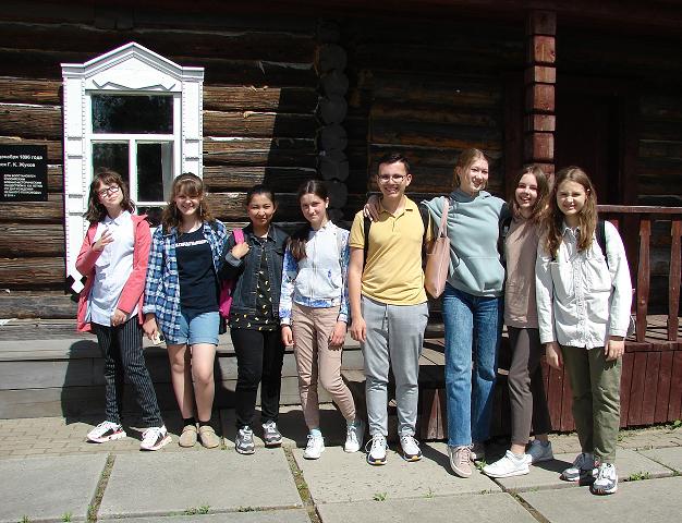 В обнинской городской библиотеке №1 («Стекляшке») работает летний лагерь «Юный журналист»