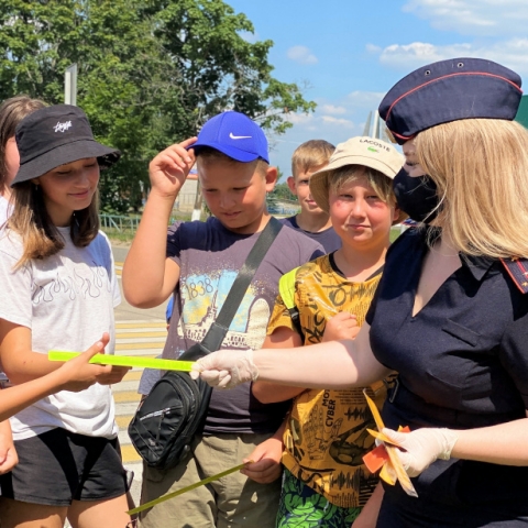 Пешая экскурсия по безопасному маршруту прошла для школьников в деревне Савинская