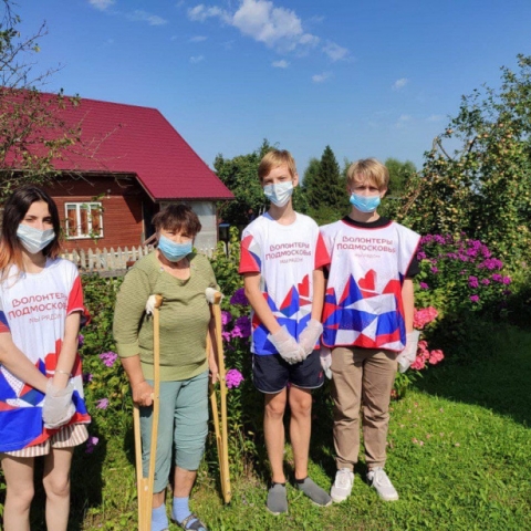 Волонтеры оказали помощь жительнице деревни Игумново Можайского городского округа