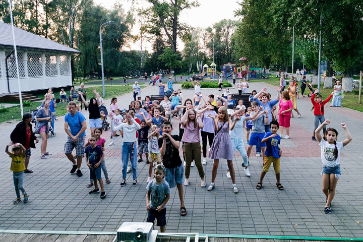 Танцевальный батл Just Dance прошёл в Михневском парке