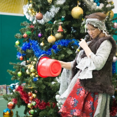 Новогоднюю сказку привезли для воспитанников Коломенского детского дома-интерната сотрудники МосОблЕИРЦ