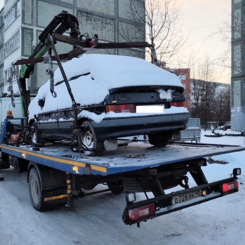 С территорий Обнинска эвакуируют брошенные автомобили.