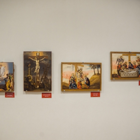 Выставка старинных икон открылась в музее Дулевского фарфорового завода