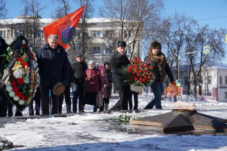 Праздник в Обнинске стартует с возложения венков и цветов к мемориалу «Вечный огонь»