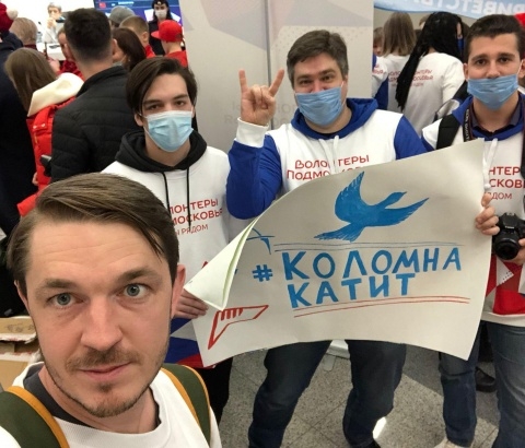 Олимпийцев встретили в аэропорту с плакатами