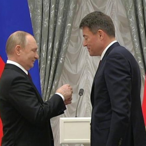 Главный онколог России Андрей Каприн получил награду из рук президента