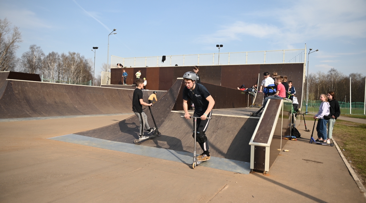 Обнинские подростки привели в порядок скейт-парк, расположенный в жилом комплексе «Кончаловский».