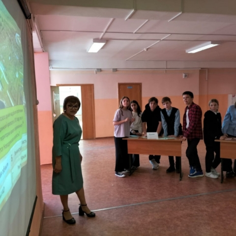 Школьники Можайского городского округа приняли участие в интеллектуальной игре РосКвиз