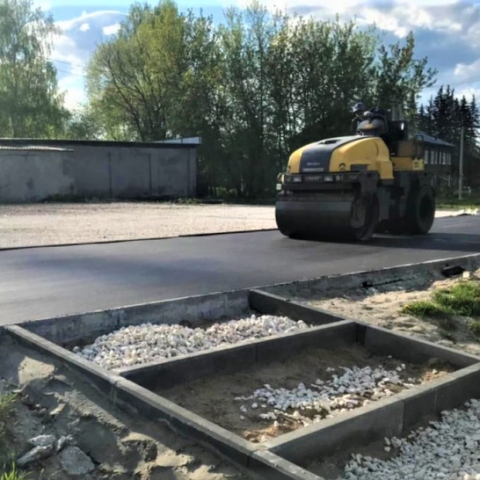 Фотофакт: два основания под детские площадки подготовили в Верее и Озерецком