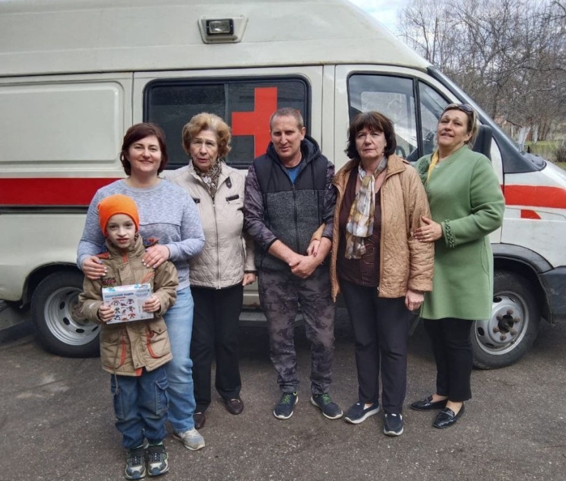 Можайцы передали гуманитарную помощь беженцам из ДНР и ЛНР в Подмосковье