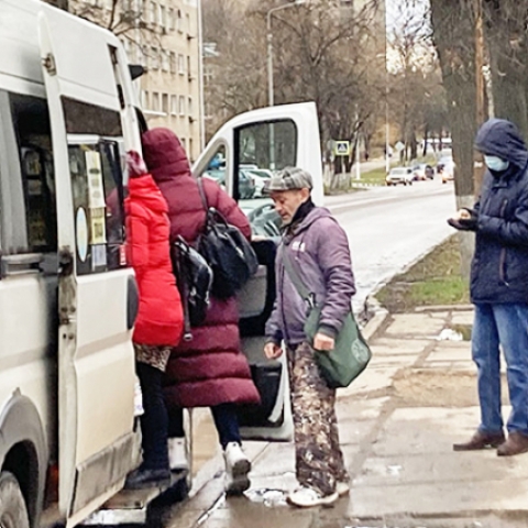 С 15 мая в маршрутках и автобусах уравняли стоимость проезда – теперь во всем общественном транспорте города она равна 25 руб.