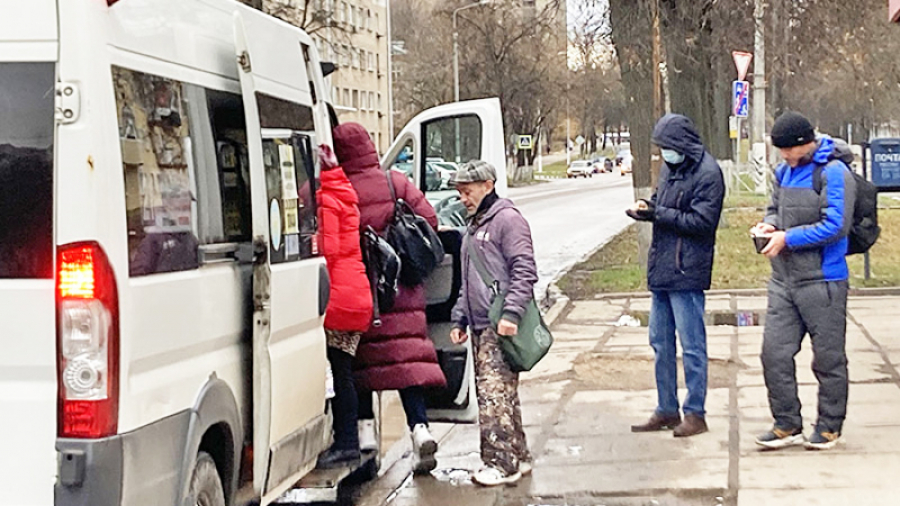 С 15 мая в маршрутках и автобусах уравняли стоимость проезда – теперь во всем общественном транспорте города она равна 25 руб.