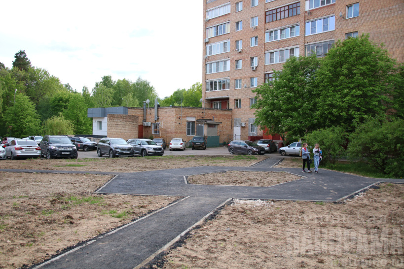 Двор на улице Службина в Ступине благоустроят этим летом