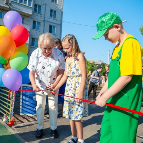Новый детский игровой комплекс украсил двор многоквартирных домов 9 и 10 на улице Ленина в поселке Авсюнино