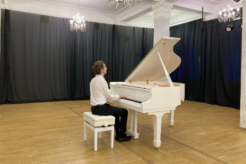 Новый рояль появился в камерном зале Ступинской филармонии