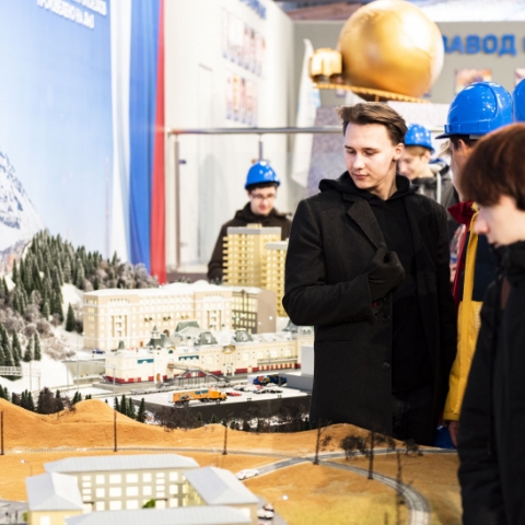 Демиховский машиностроительный завод открыл двери для 175 школьников и студентов