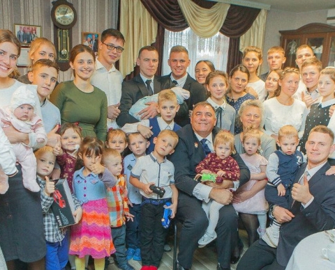 Владимир Путин присвоил звание «Мать-героиня» жительнице Дрезны Татьяне Салтыковой