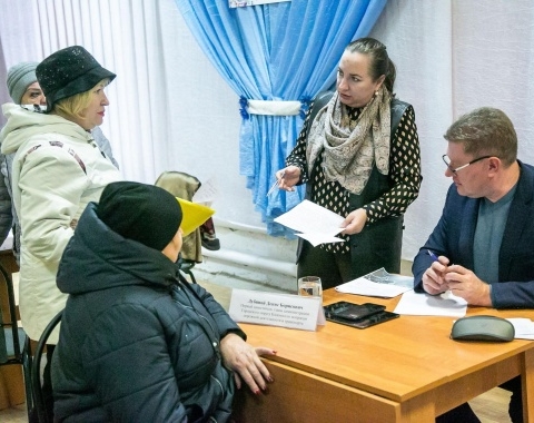 В Акатьеве побывала выездная администрация