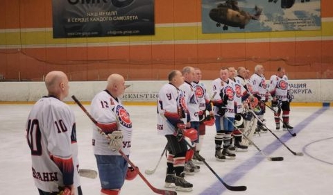 На малой ледовой арене Ступино прошел межрегиональный чемпионат по хоккею среди участников клуба «Активное долголетие»