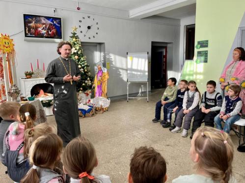 В Доме культуры деревни Городище прошёл рождественский праздник для младших школьников.