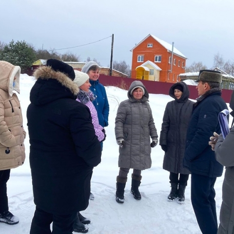Встречу с жителями деревни Колычево провёл начальник территориального управления администрации Борис Орлов.
