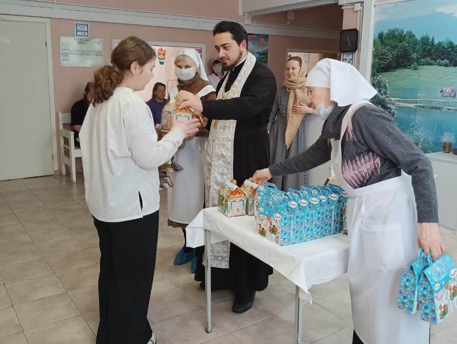 В детской больнице отслужили молебен, посвященный Рождеству Христову