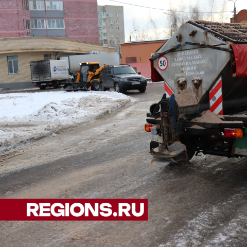 Более 60 единиц техники устраняют последствия ледяного дождя